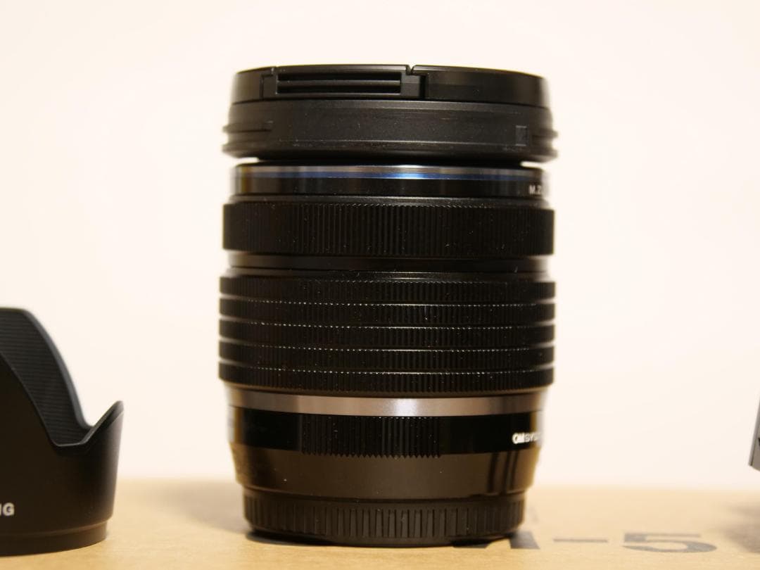 M.ZUIKO DIGITAL 12-45mm f/4 ズームレンズ