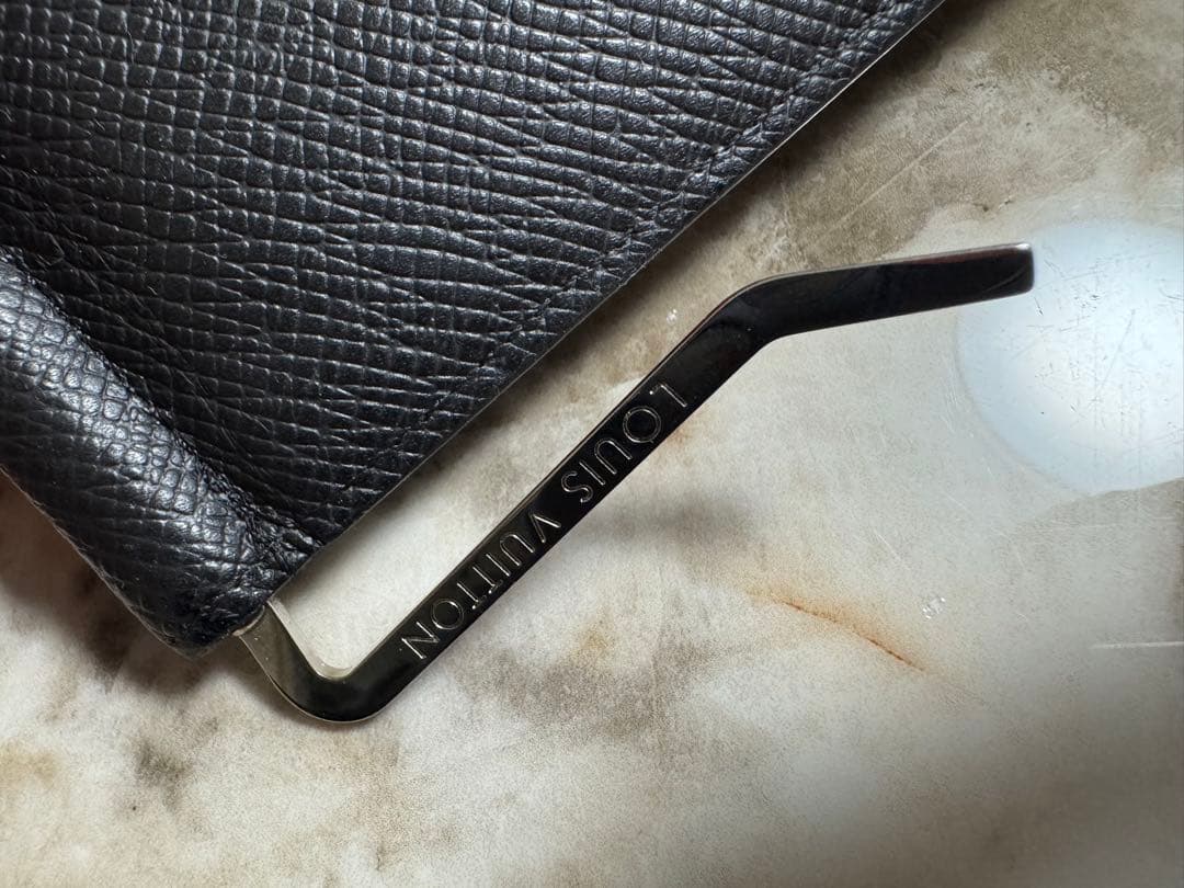 【正規品・美品】ルイヴィトン マネークリップ 財布 タイガ・レザー ブラック