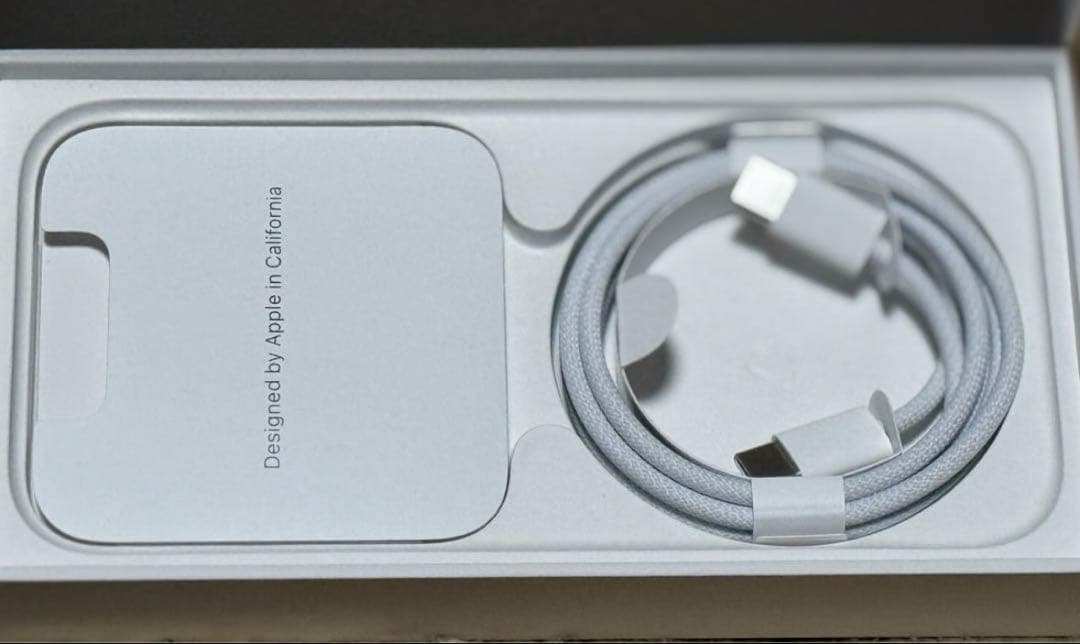 【美品・付属品完備】iPhone 15 128GB ブルー ケース4種付