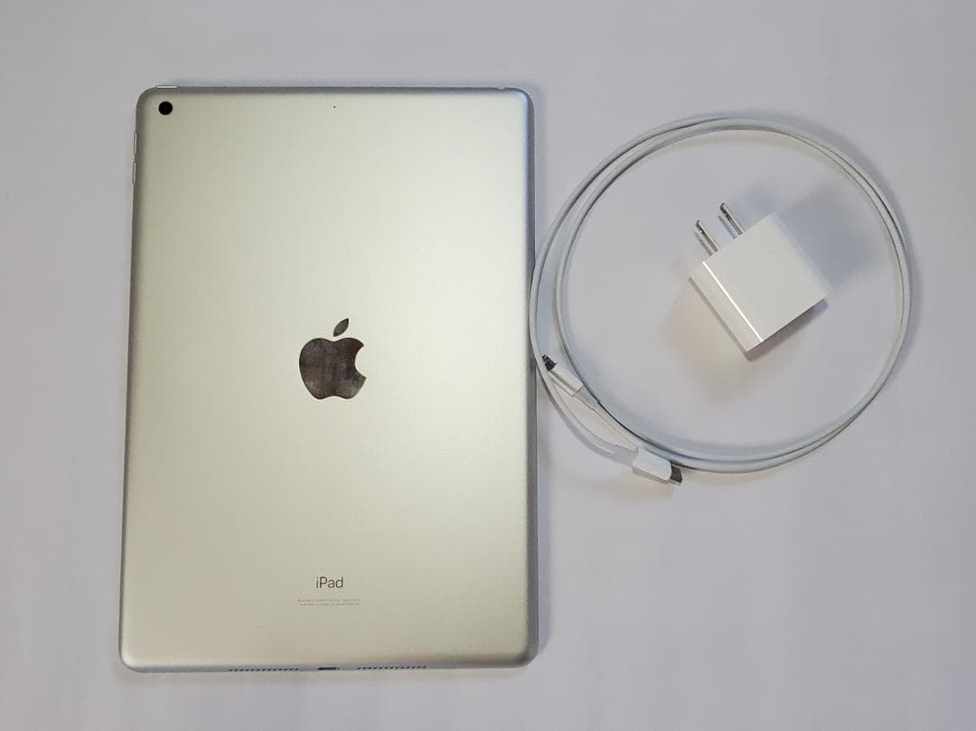 Apple iPad 第9世代 64GBシルバー 本体 ＋充電器＋ケーブル＋箱