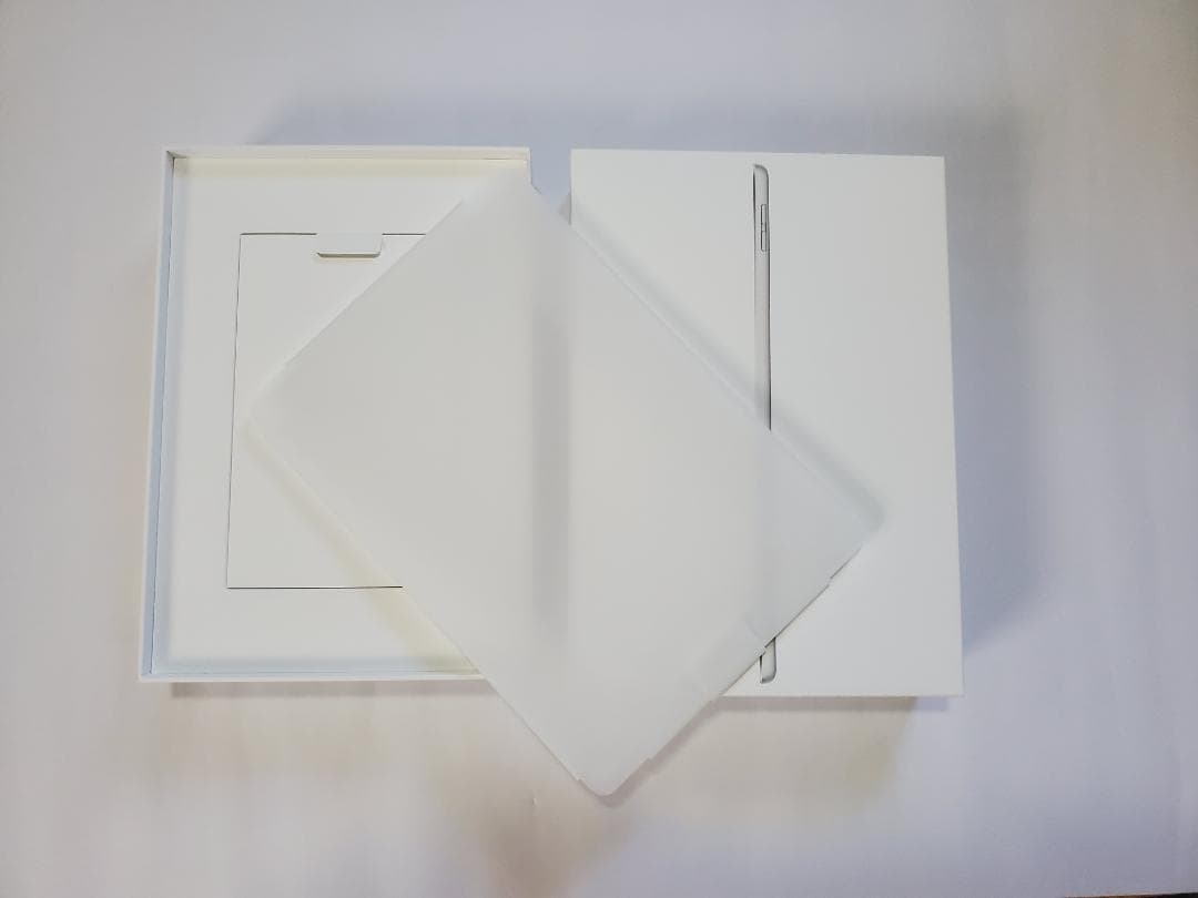 Apple iPad 第9世代 64GBシルバー 本体 ＋充電器＋ケーブル＋箱