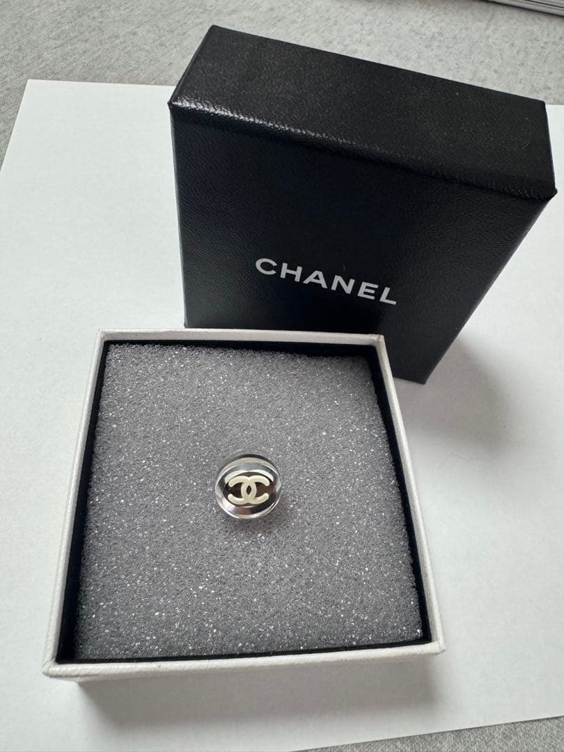 【CHANEL】ロゴ入り片耳用ピアス