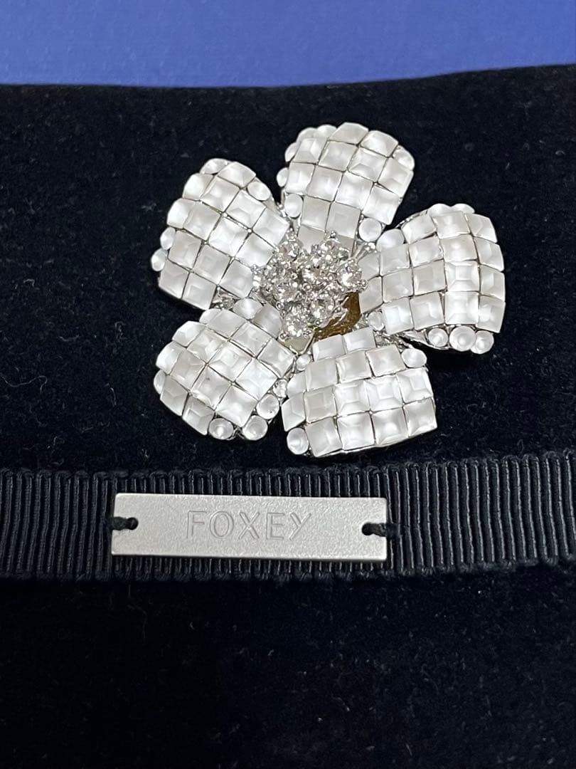 【美品】FOXEY フォクシー　シルバー 花形 ブローチ