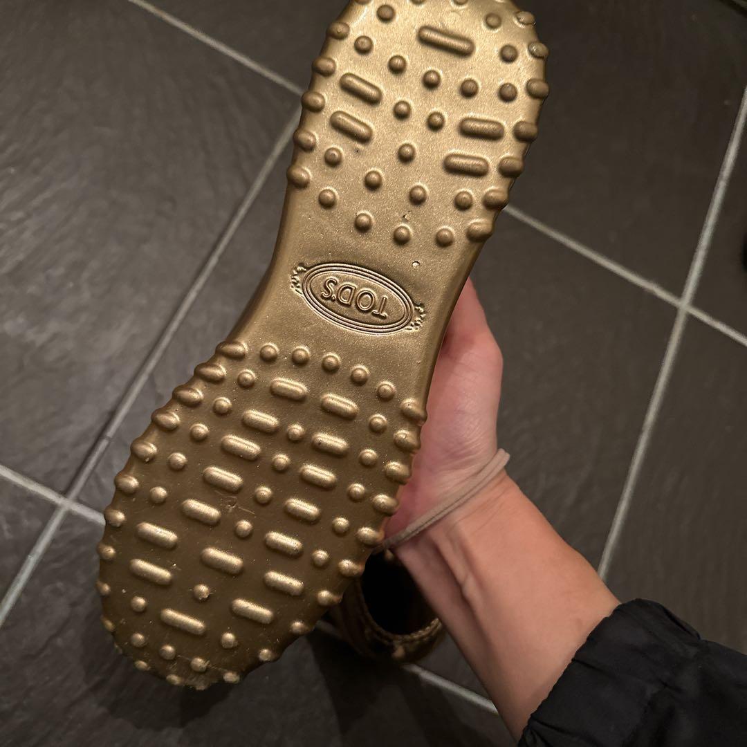 お値下げ！トッズ　ゴールドローファー　試着のみ　351/2 23センチ