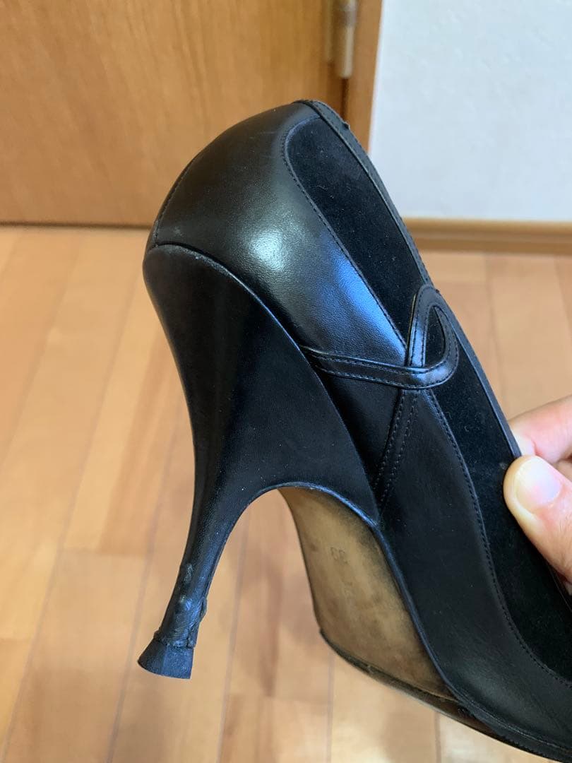 マノロブラニク　Manolo Blahnik