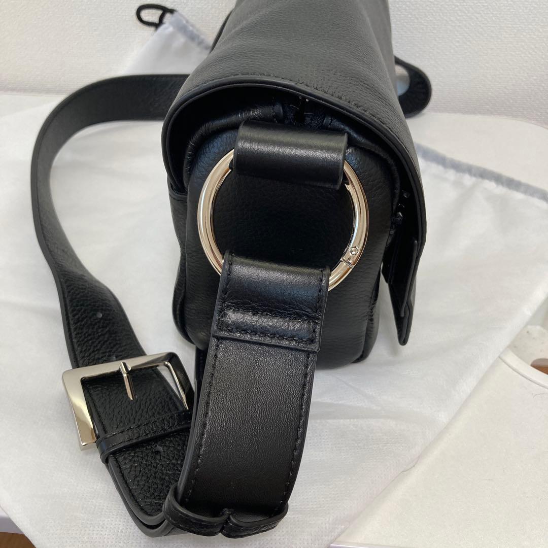 ビアズリーレザーボディバッグ