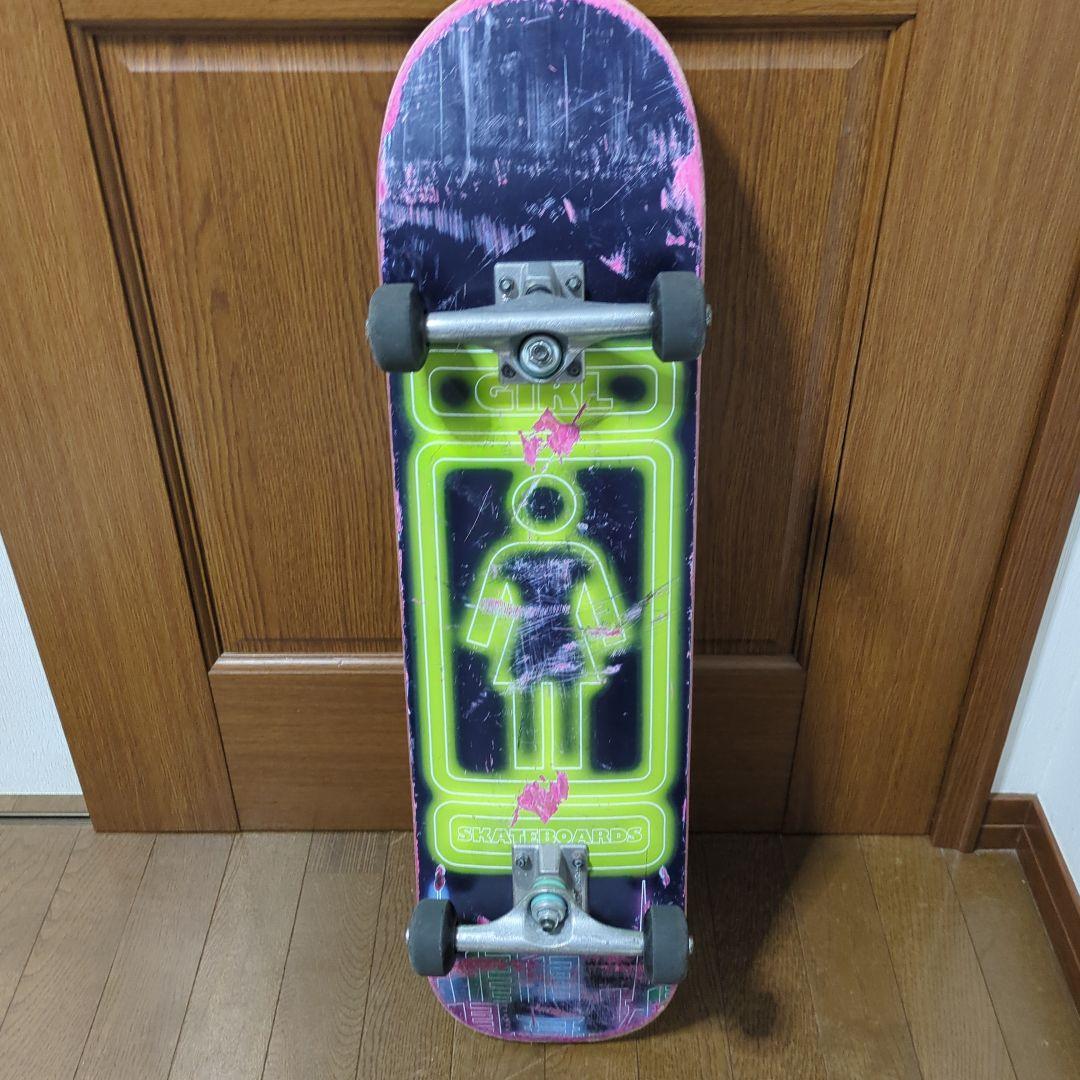 女性シルエット グラフィック スケートボード