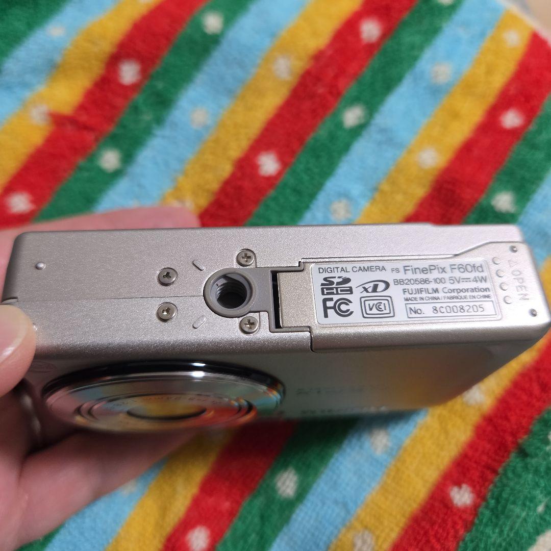 Fujifilm FinePix F60fd デジタルカメラ