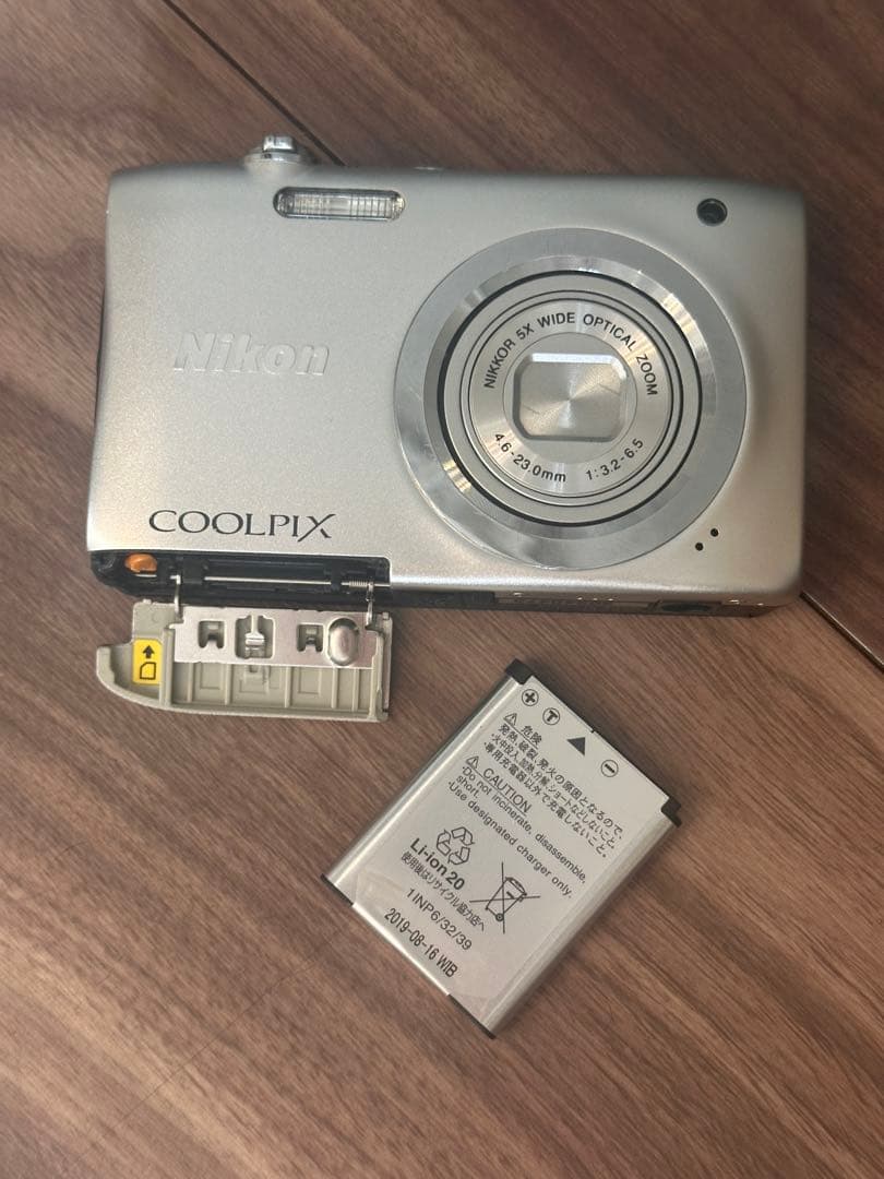 Nikon COOLPIX A100 シルバー
