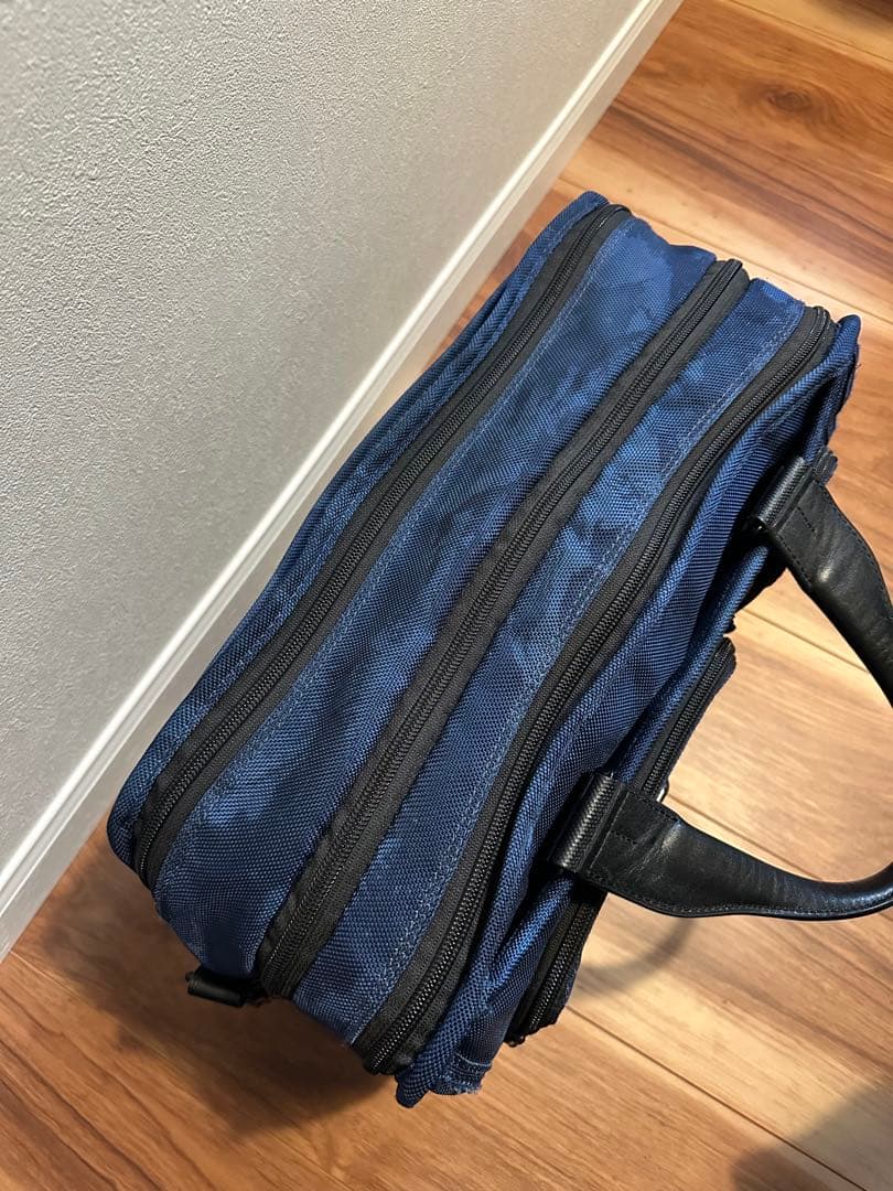 Tumi 26141 エキスパンダブル　ネイビーレストレーション ブリーフバック