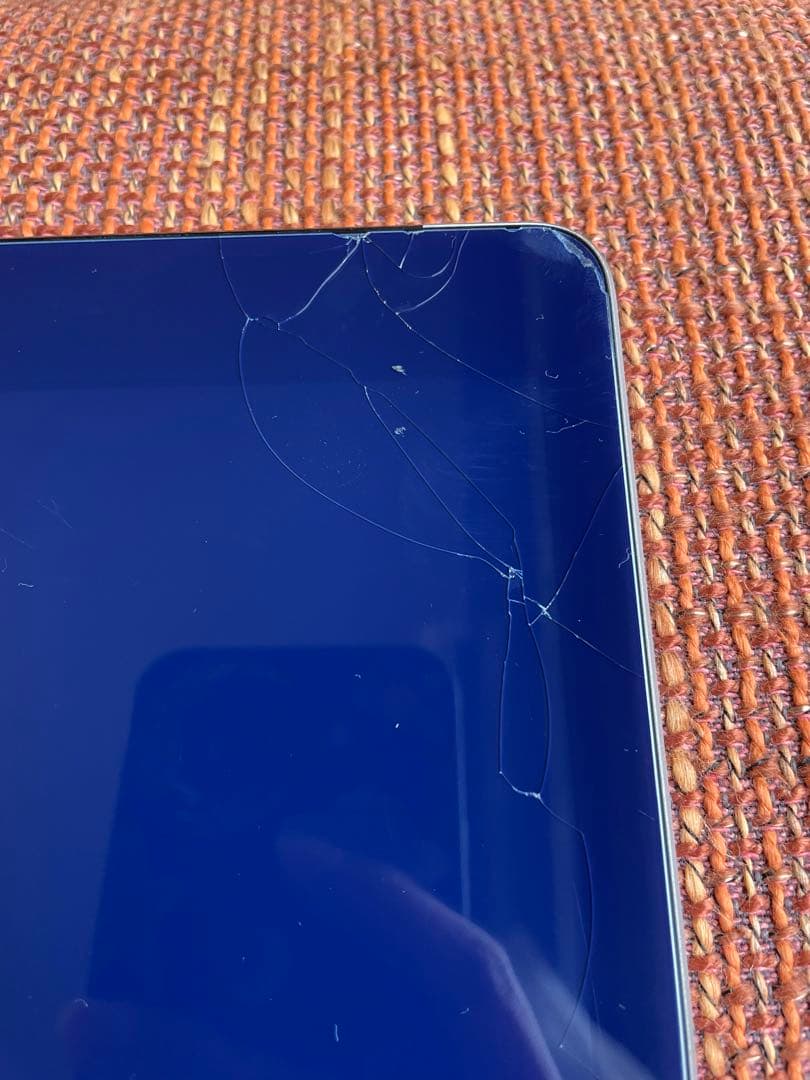 iPad 本体 ひび割れあり（第6世代2018年）