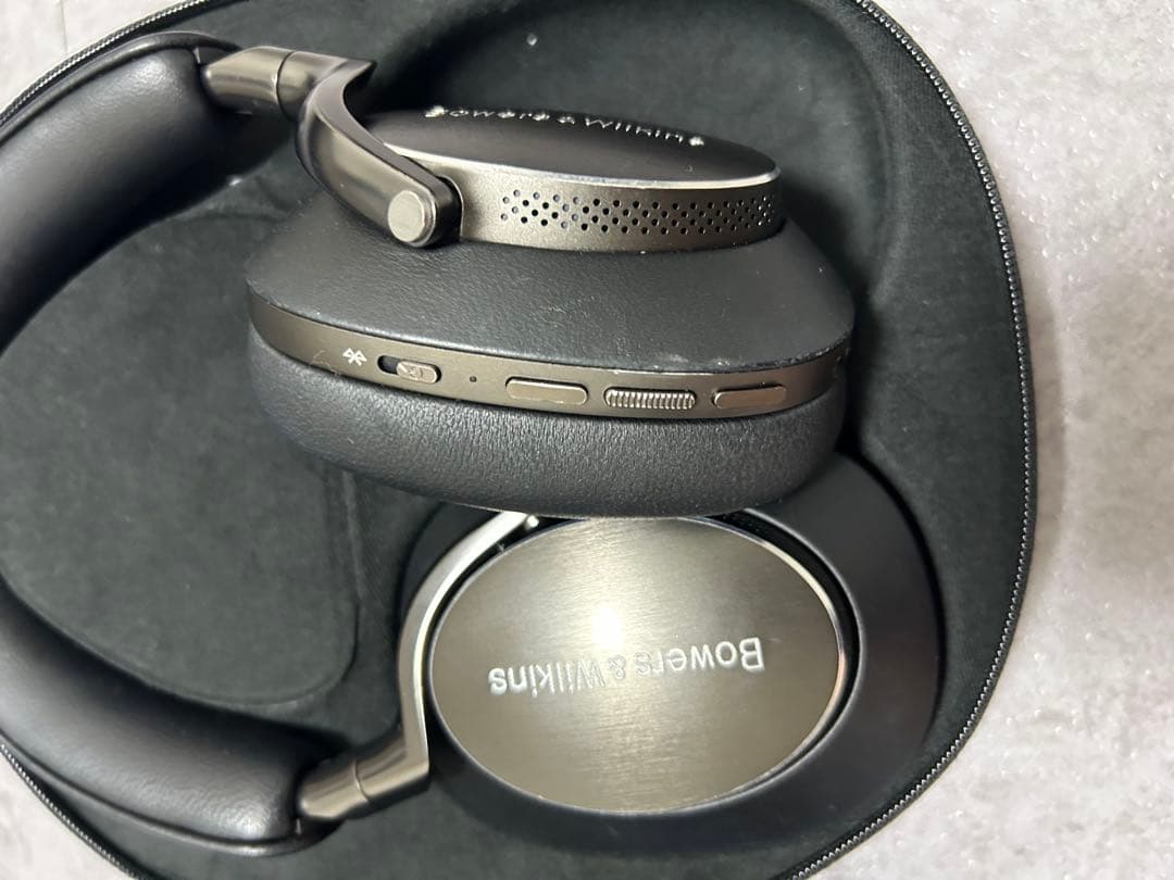 Bowers & Wilkins ワイヤレスヘッドホン　px8