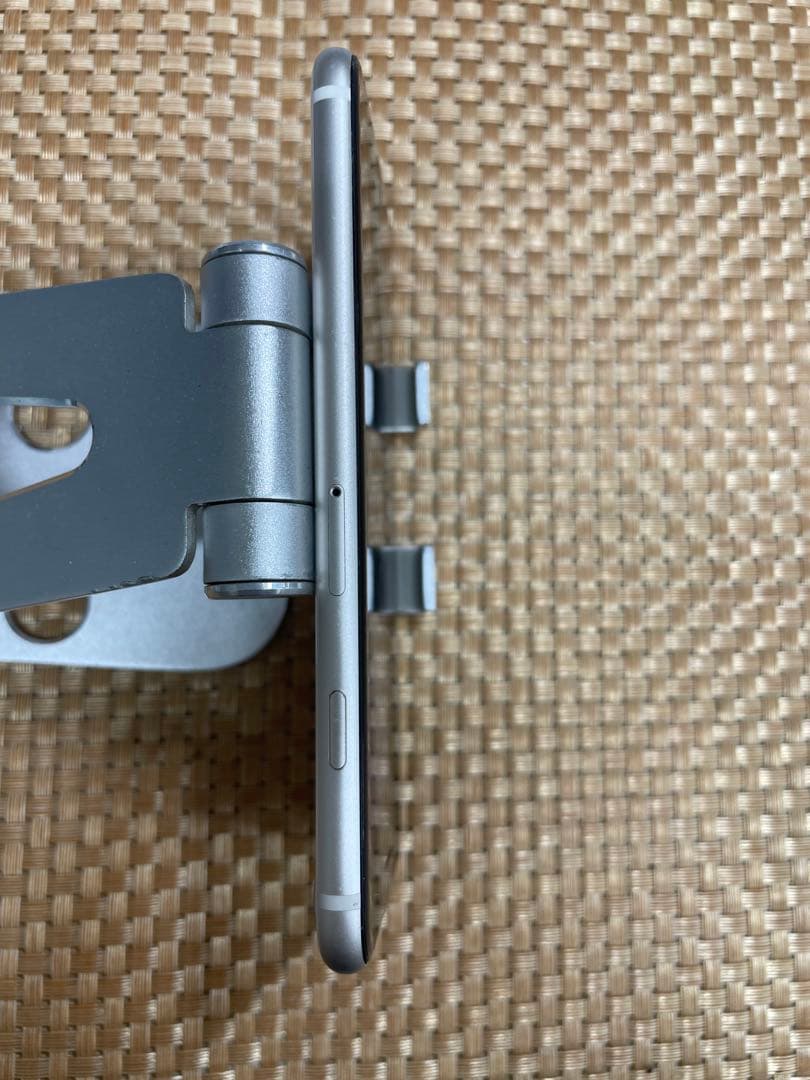 iPhone SE 第3世代 64 GB スターライトSIMフリー【8318】