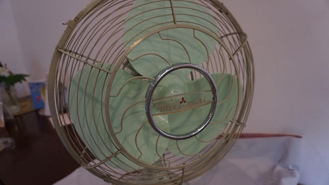 三菱電機　レトロ扇風機　薄セージ色　お値下げします