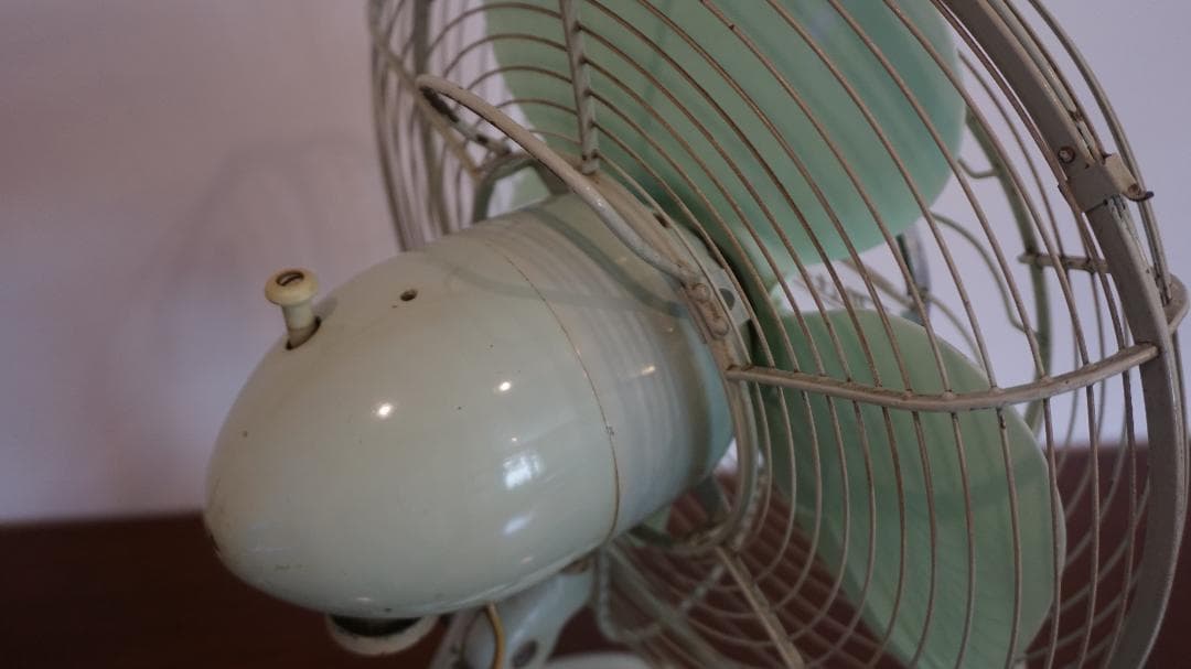 三菱電機　レトロ扇風機　薄セージ色　お値下げします