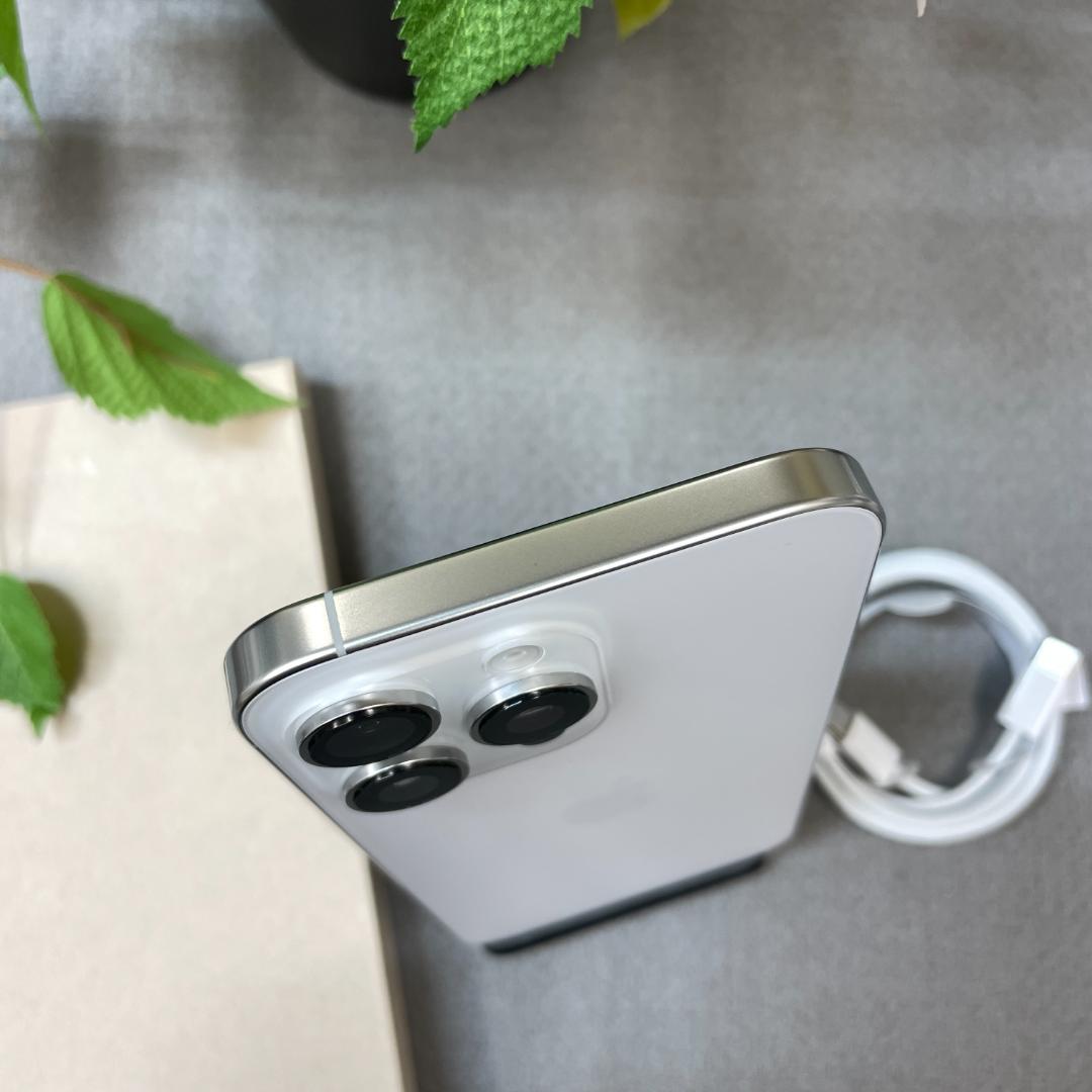 新品同様 iPhone 16ProMax 512GB 国内版 SIMフリー