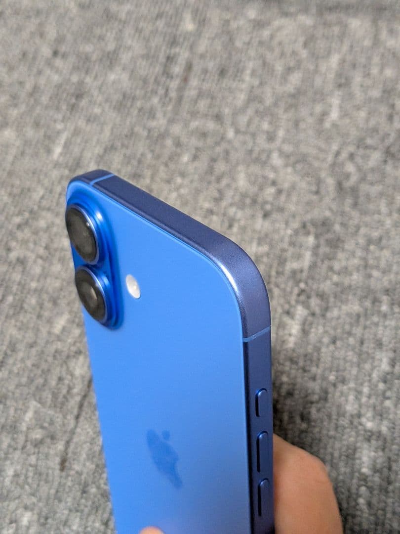 iPhone16 256GB ウルトラマリン SIMフリー ほぼ新品　ケース付き