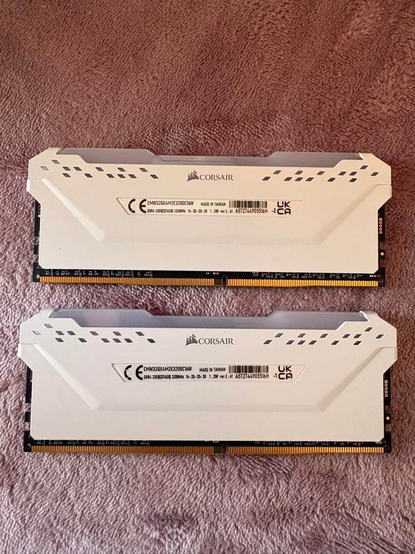 CORSAIR VENGEANCE RGB PROホワイトDDR4 32GB