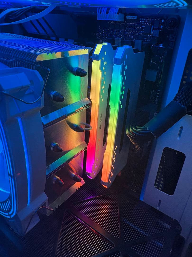 CORSAIR VENGEANCE RGB PROホワイトDDR4 32GB