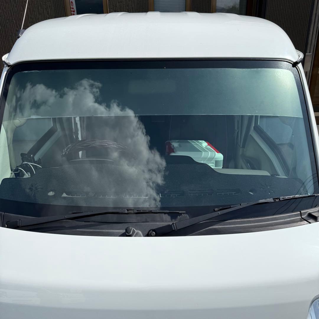 スズキ　17エブリィバン フロントスクリーン 上部　箱バン