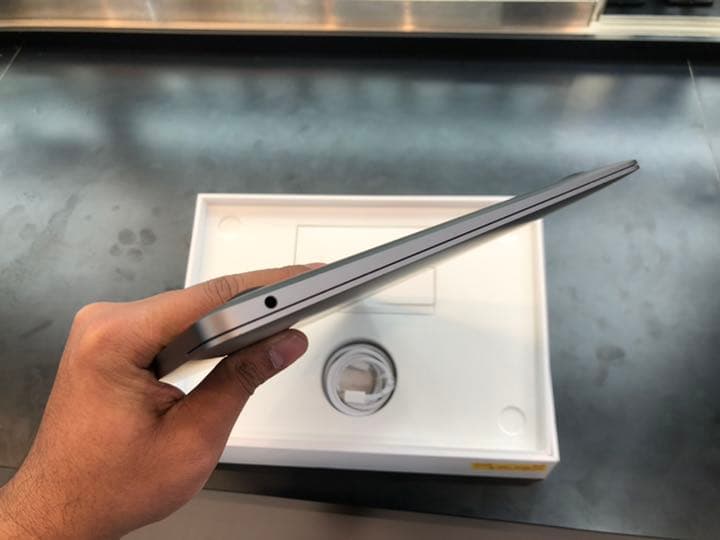 MacBook本体 MacBook Air ( Retina,13-inchi, 2018)