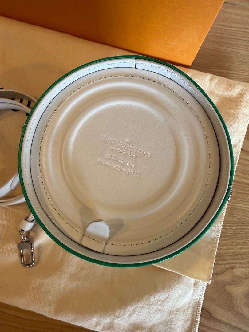 ルイヴィトン　LVペイントカンバック　M81592