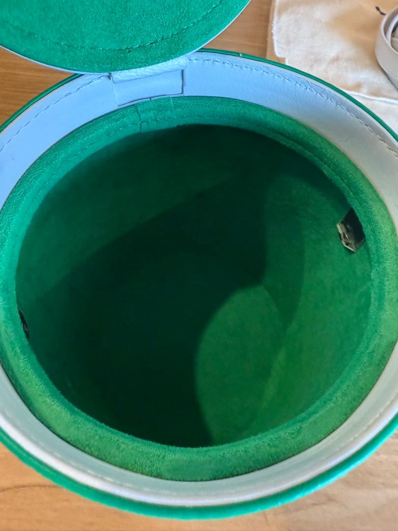 ルイヴィトン　LVペイントカンバック　M81592