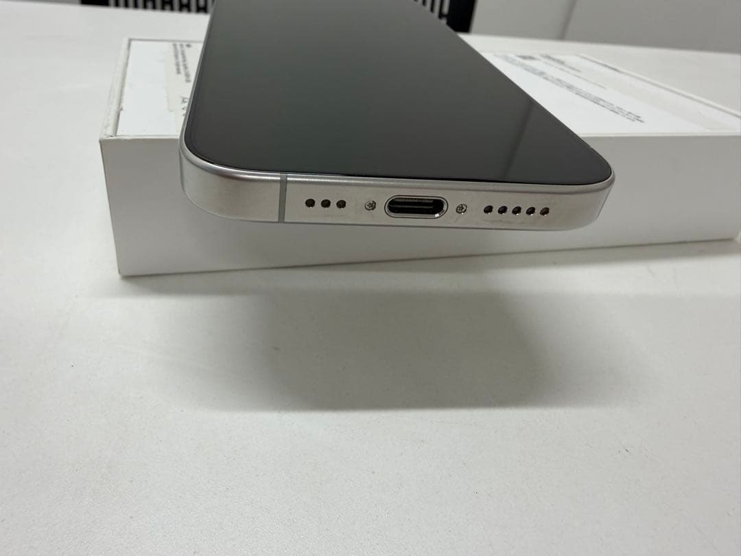 iPhone 15Pro ホワイトチタニウム　本体