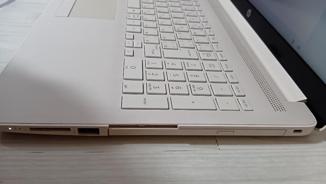 外装破損あり　hp 15-db0214AU AMD