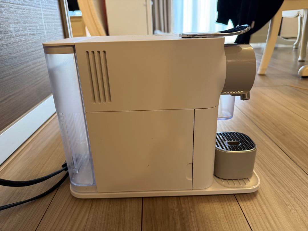 ネスプレッソ　F111 カプセル式コーヒーメーカー　ラティシマ•ワン　2021年