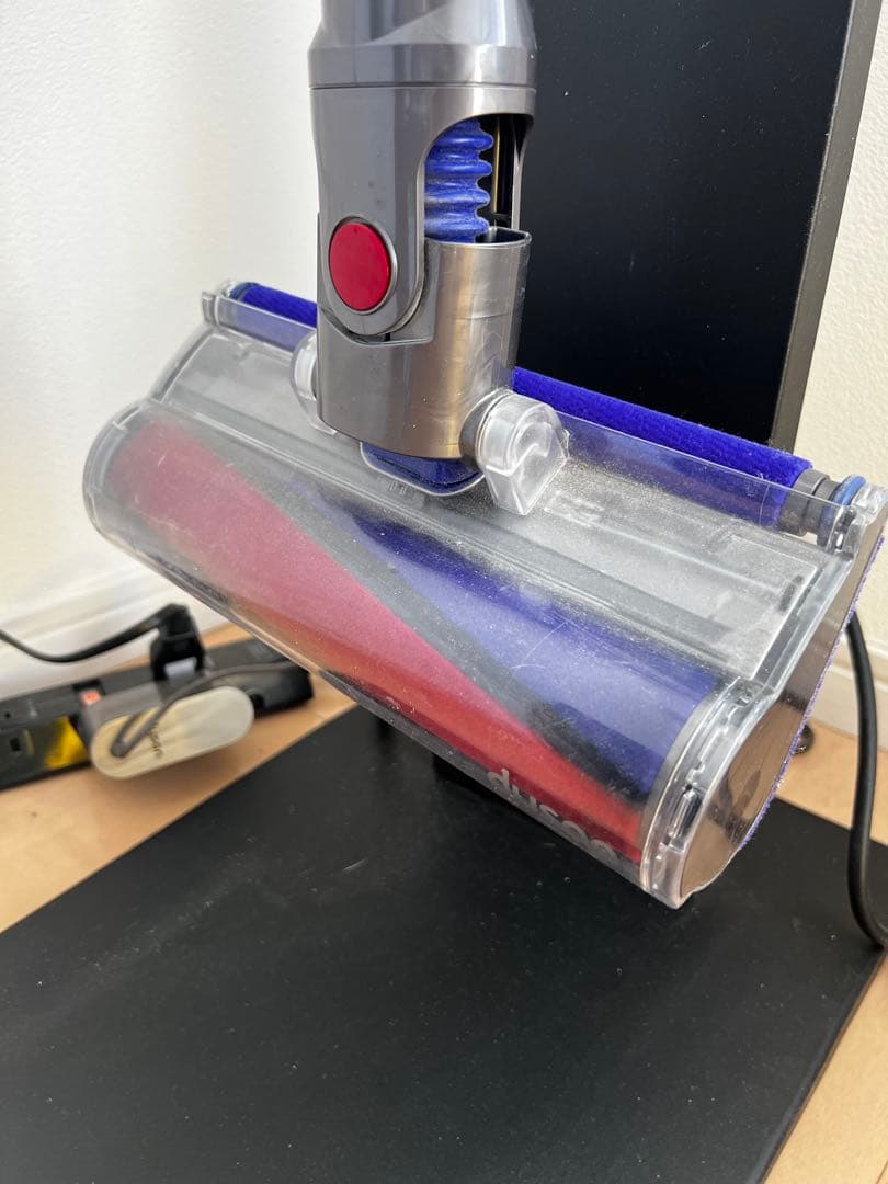 さくらんぼ　ダイソン Dyson V8 Slim Fluffy SV10