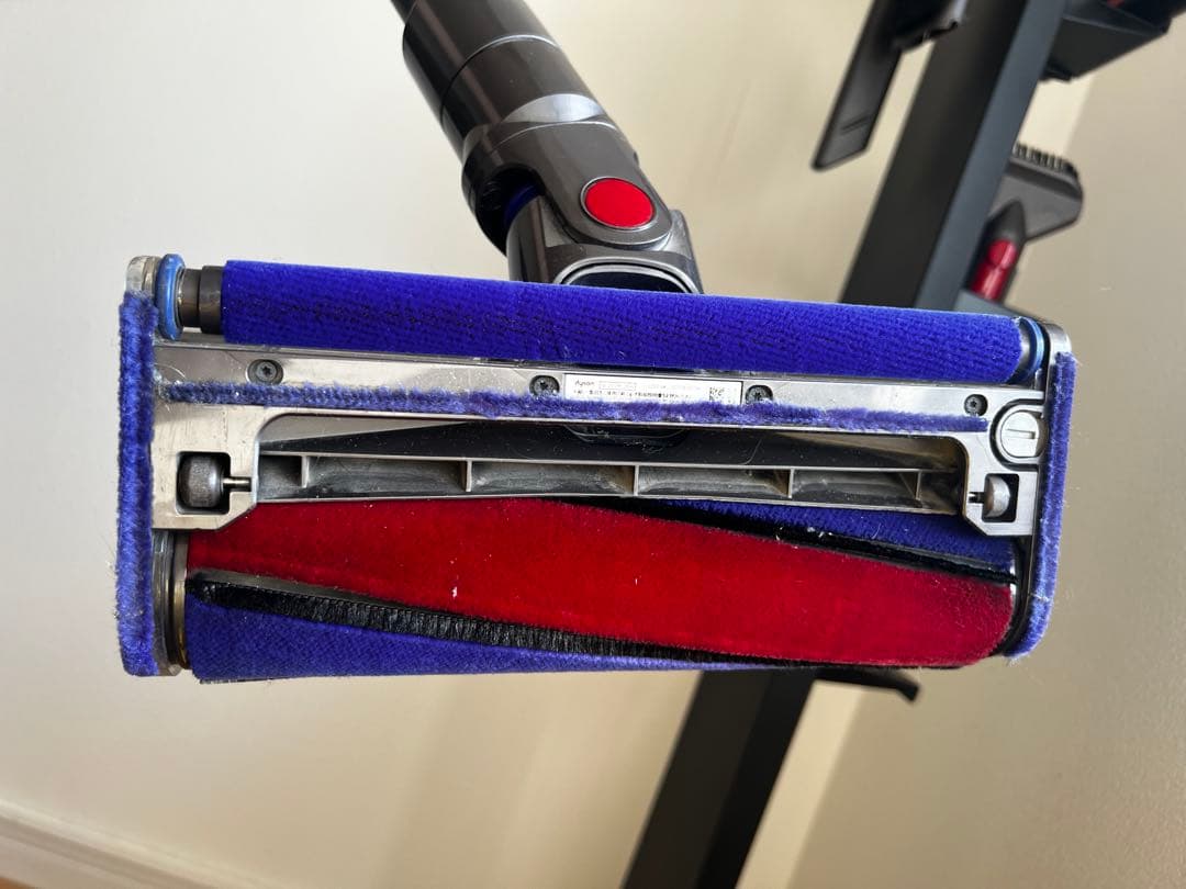 さくらんぼ　ダイソン Dyson V8 Slim Fluffy SV10