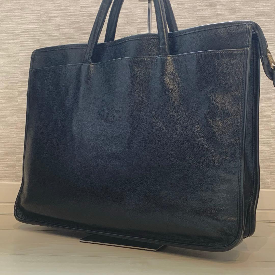 極美品✨イルビゾンテ　ビジネスバッグ　オールレザー　A4 ロゴ型押し　ブラック