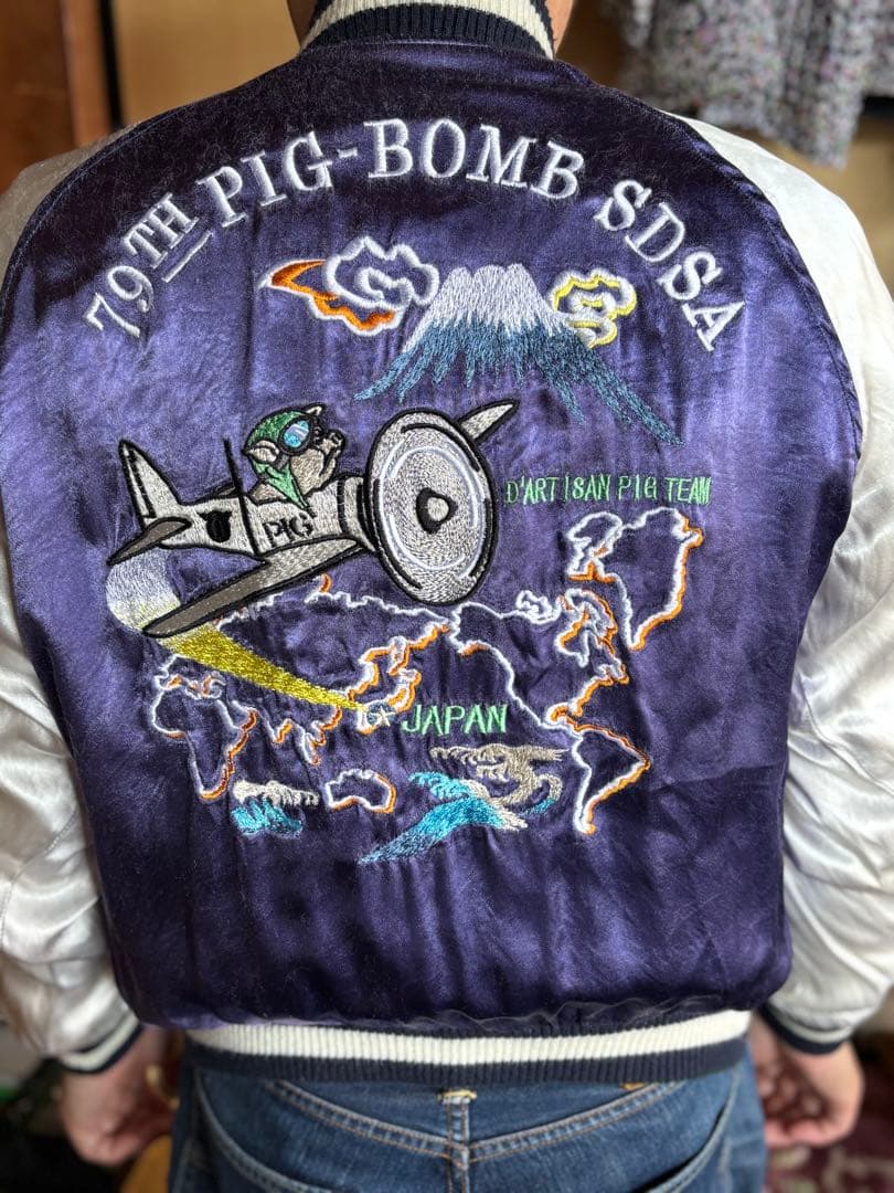 スタディオダルチザンメンズ スカジャン 豚と飛行機の刺繍 Lサイズ相当