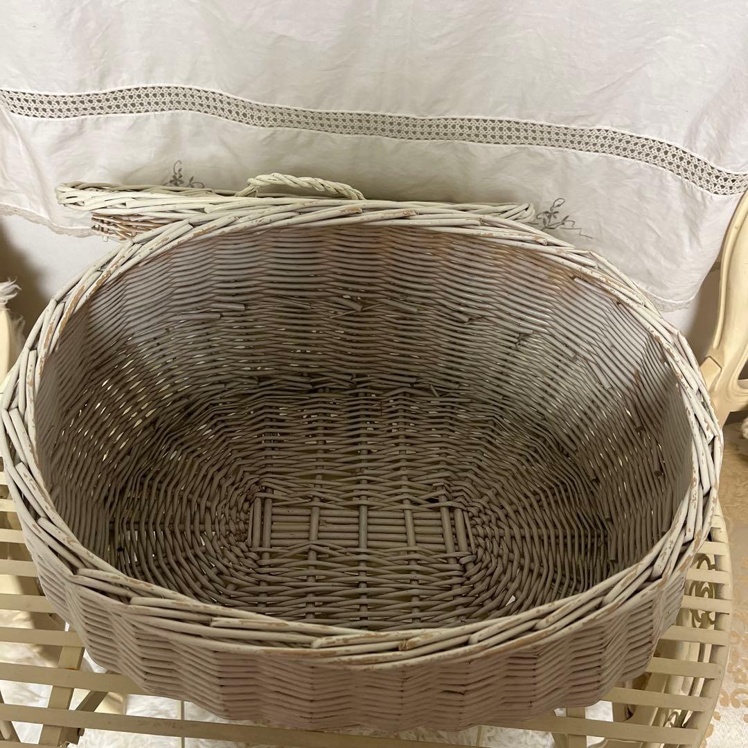 にゃん☆プロフ必読‼️ ラタン　ホワイト　カゴ　蓋つき　楕円