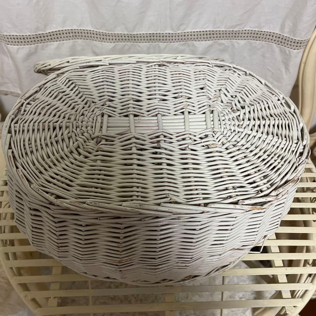 にゃん☆プロフ必読‼️ ラタン　ホワイト　カゴ　蓋つき　楕円