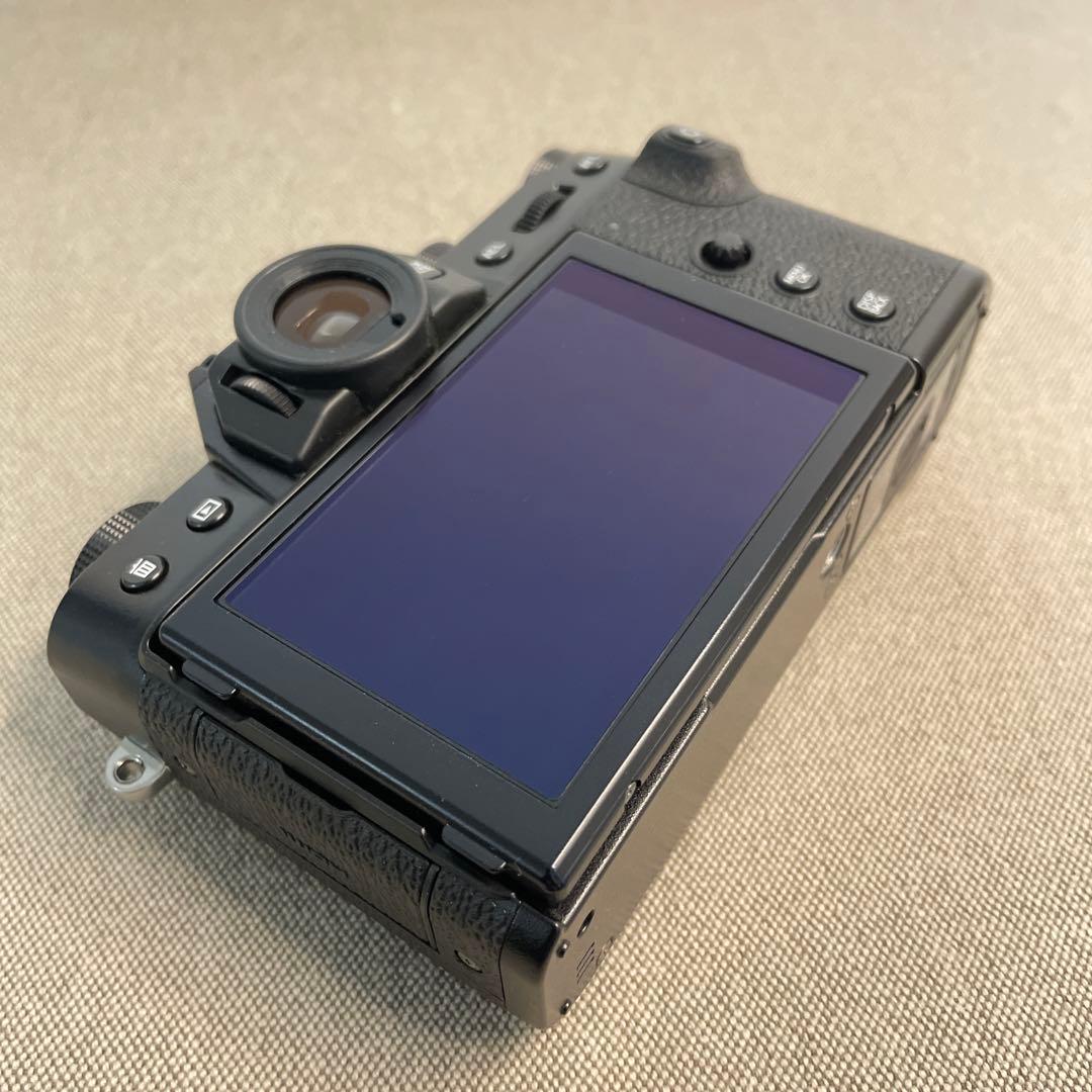 美品 FUJIFILM X-T30 本体＋純正バッテリー2個＋純正ストラップ＋他