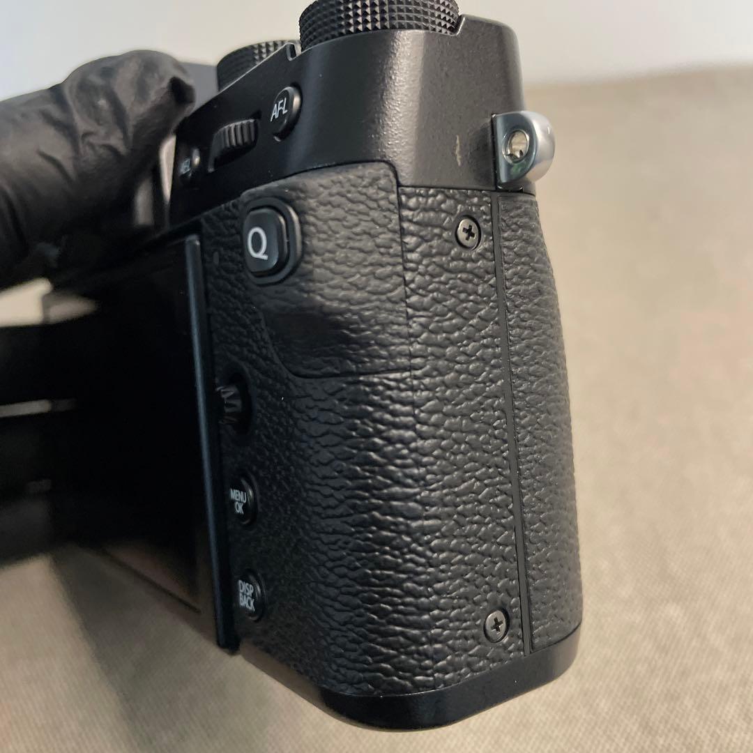 美品 FUJIFILM X-T30 本体＋純正バッテリー2個＋純正ストラップ＋他