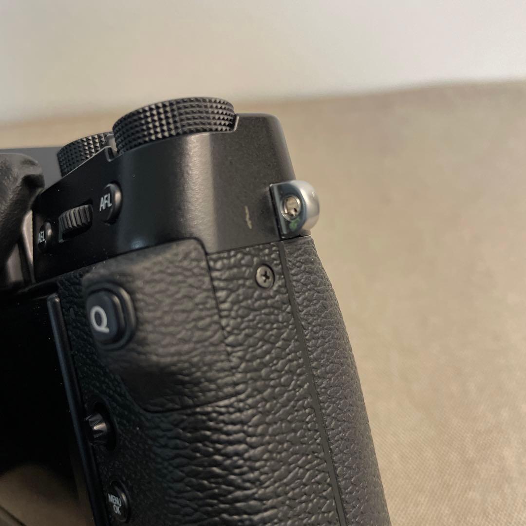 美品 FUJIFILM X-T30 本体＋純正バッテリー2個＋純正ストラップ＋他