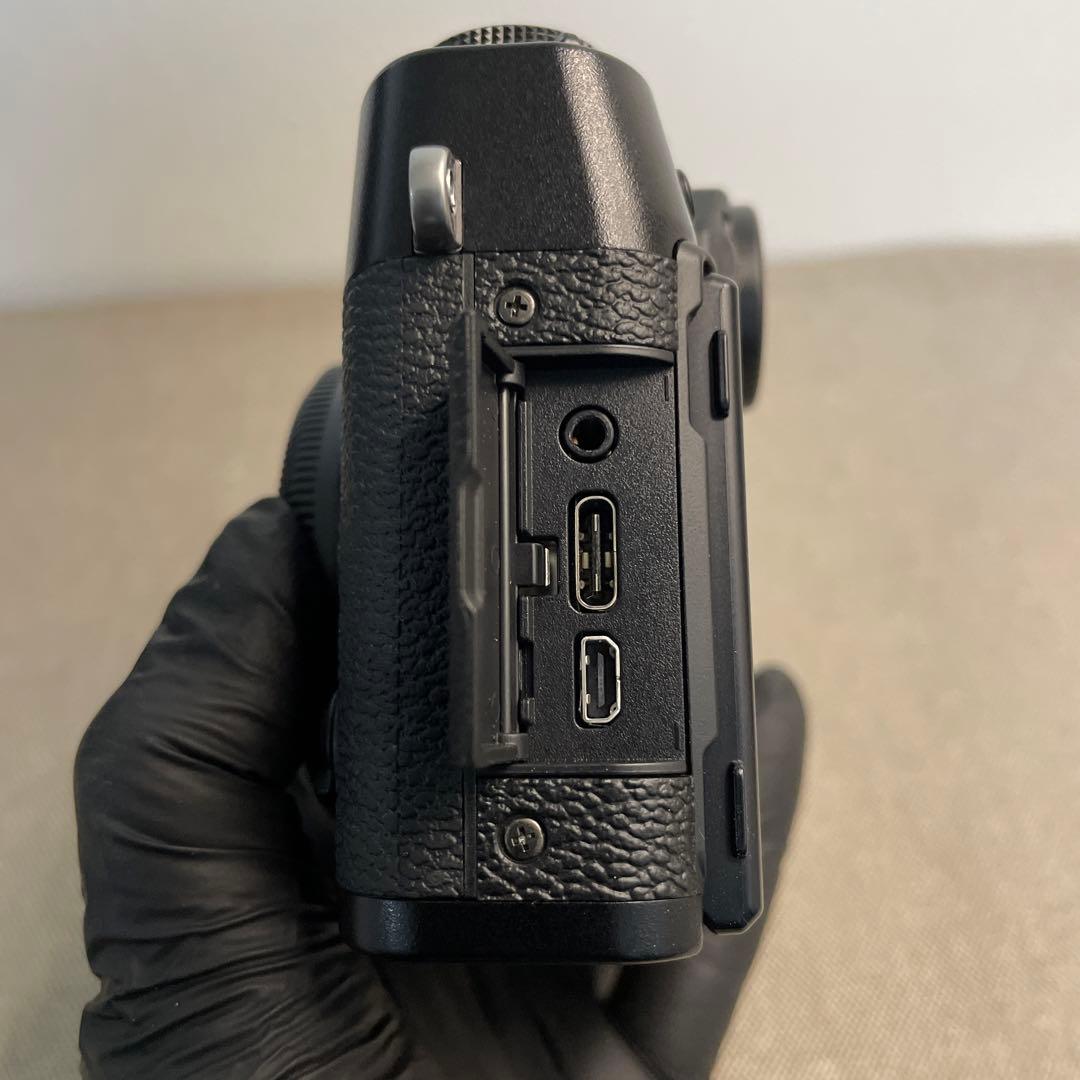 美品 FUJIFILM X-T30 本体＋純正バッテリー2個＋純正ストラップ＋他