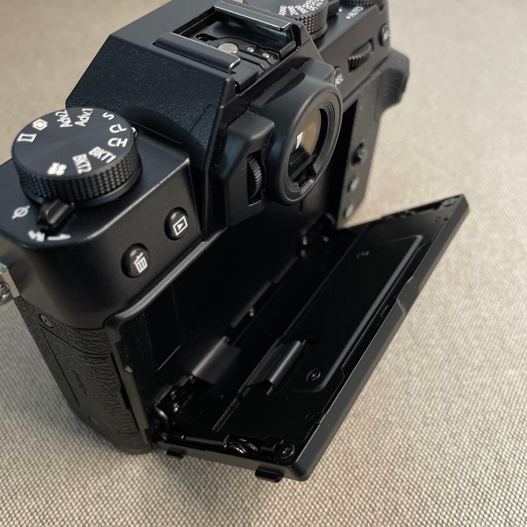 美品 FUJIFILM X-T30 本体＋純正バッテリー2個＋純正ストラップ＋他