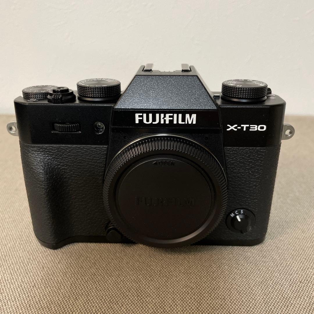 美品 FUJIFILM X-T30 本体＋純正バッテリー2個＋純正ストラップ＋他