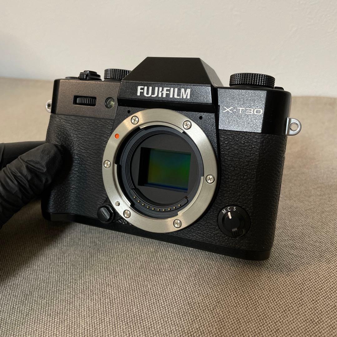 美品 FUJIFILM X-T30 本体＋純正バッテリー2個＋純正ストラップ＋他