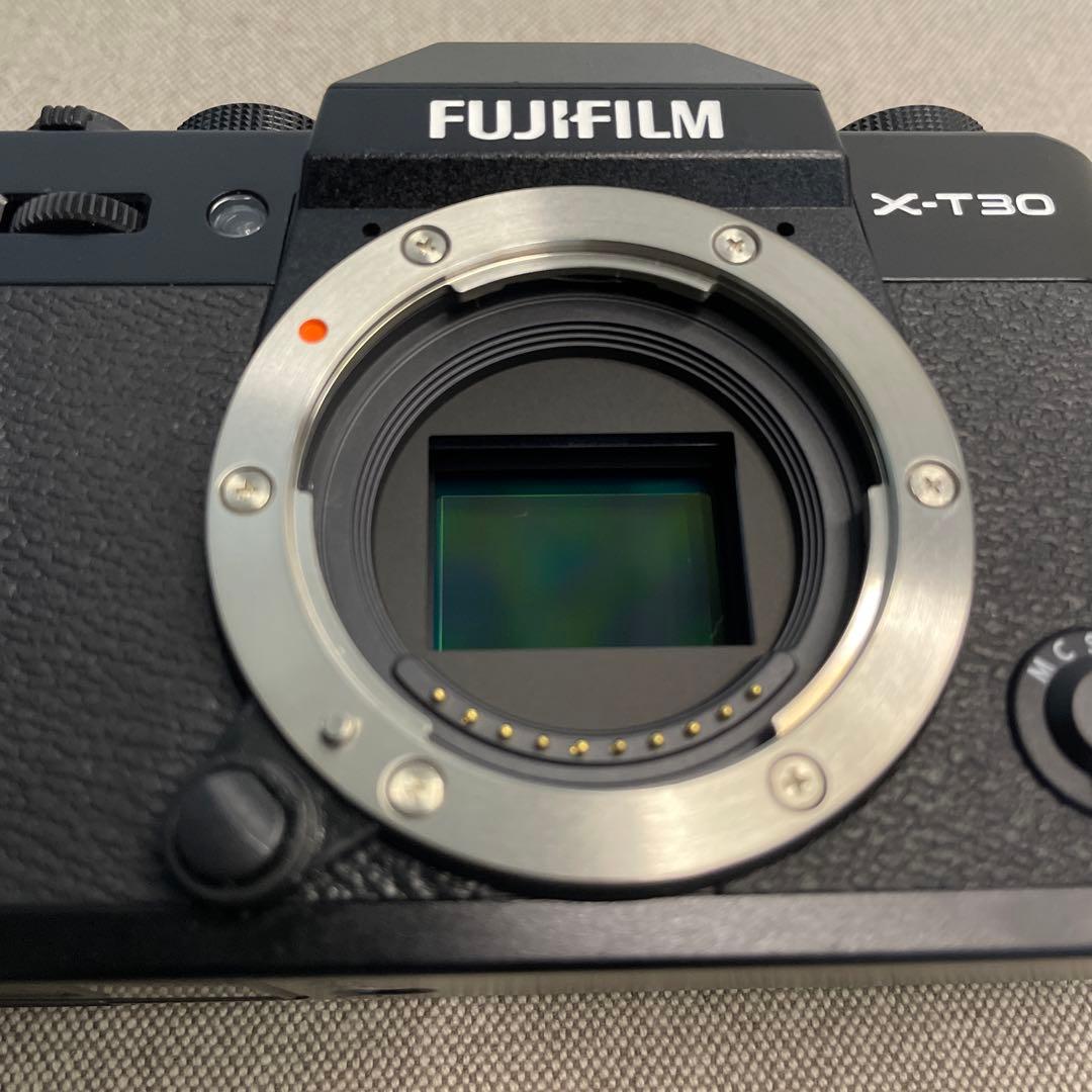 美品 FUJIFILM X-T30 本体＋純正バッテリー2個＋純正ストラップ＋他
