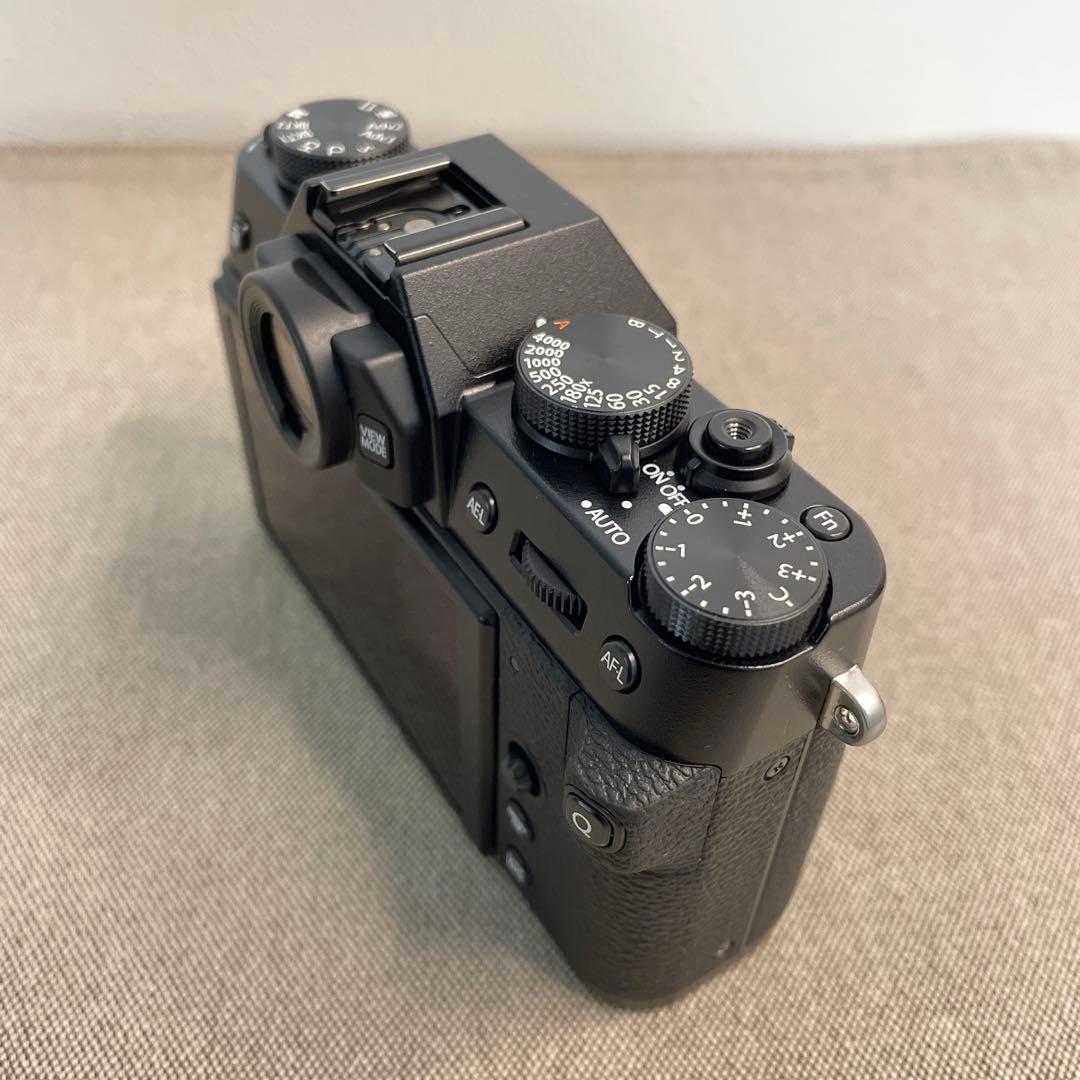 美品 FUJIFILM X-T30 本体＋純正バッテリー2個＋純正ストラップ＋他