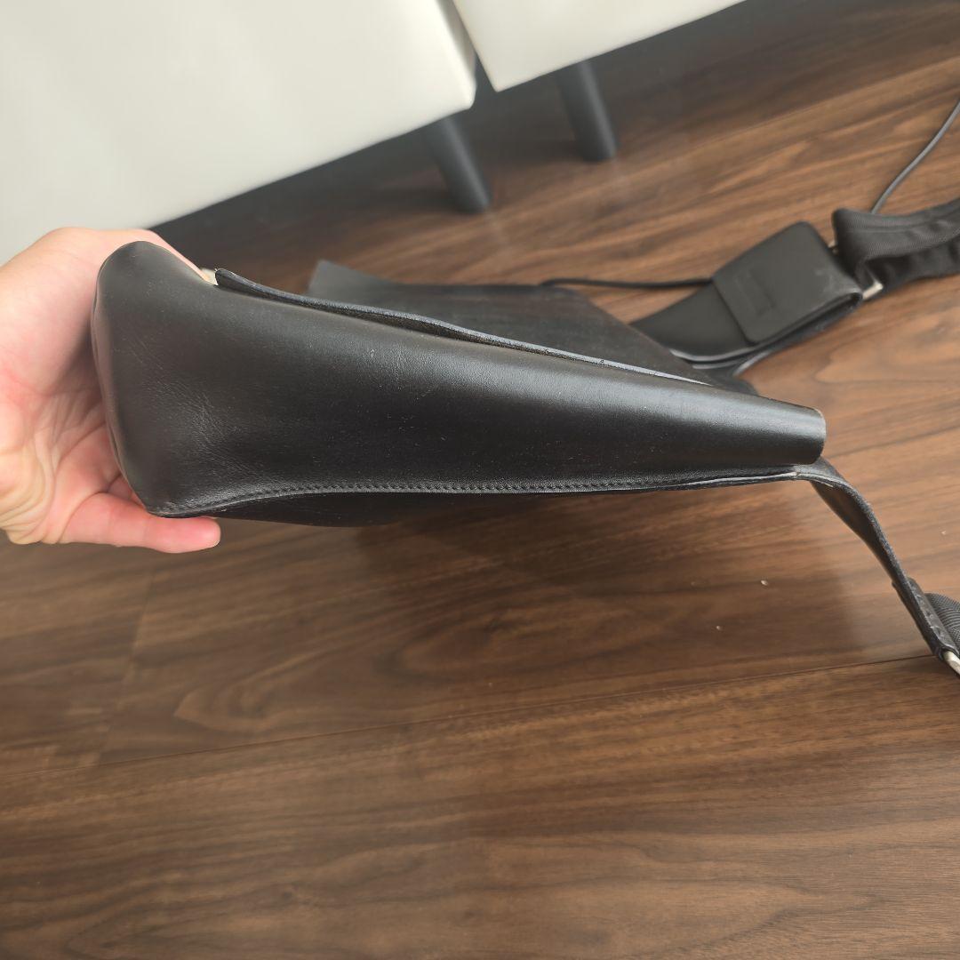 美品 プラダ レザー メッセンジャーバッグ ショルダーバッグ