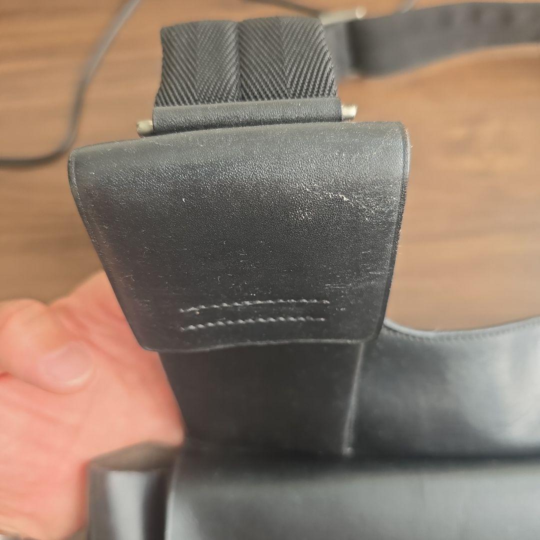 美品 プラダ レザー メッセンジャーバッグ ショルダーバッグ