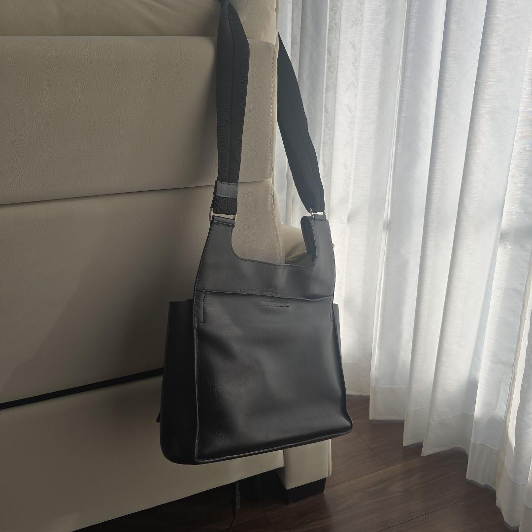 美品 プラダ レザー メッセンジャーバッグ ショルダーバッグ