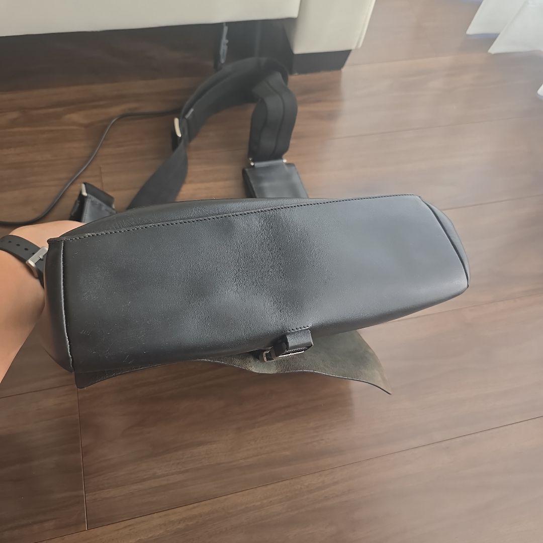 美品 プラダ レザー メッセンジャーバッグ ショルダーバッグ