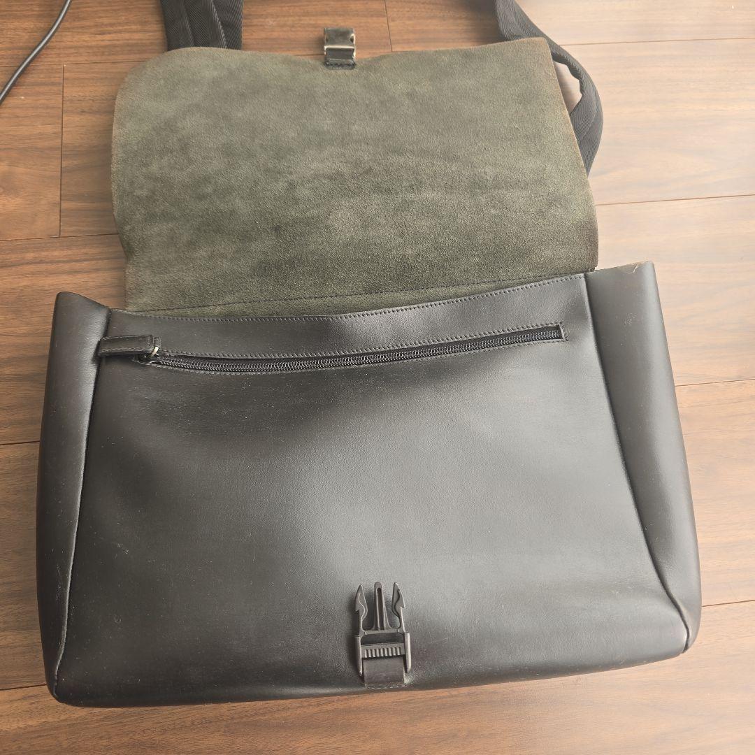 美品 プラダ レザー メッセンジャーバッグ ショルダーバッグ